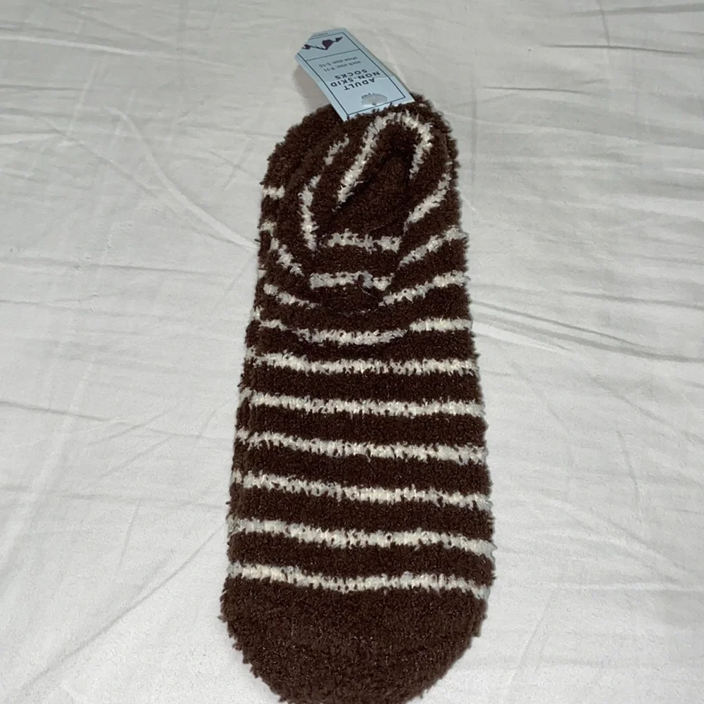 Shoe size 5-10 non‎ skid socks